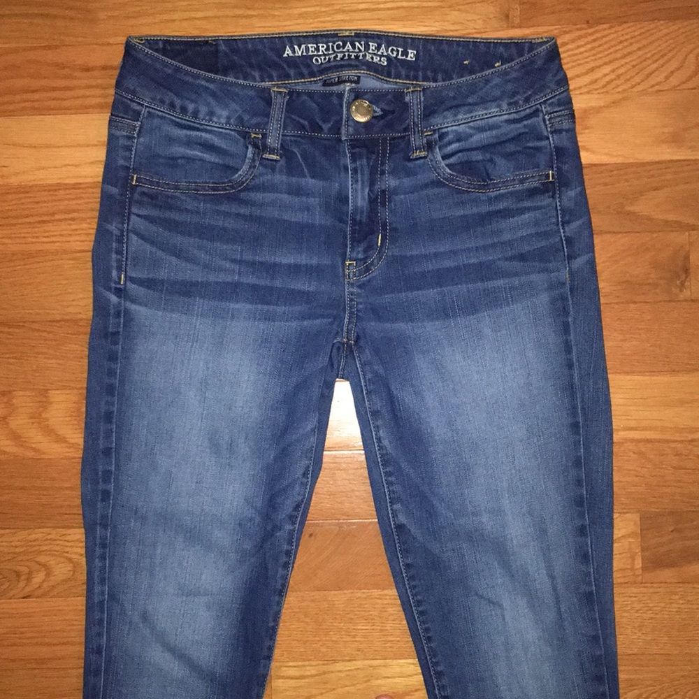 American Eagle Medium Wash Skinny Jeans (Women's)